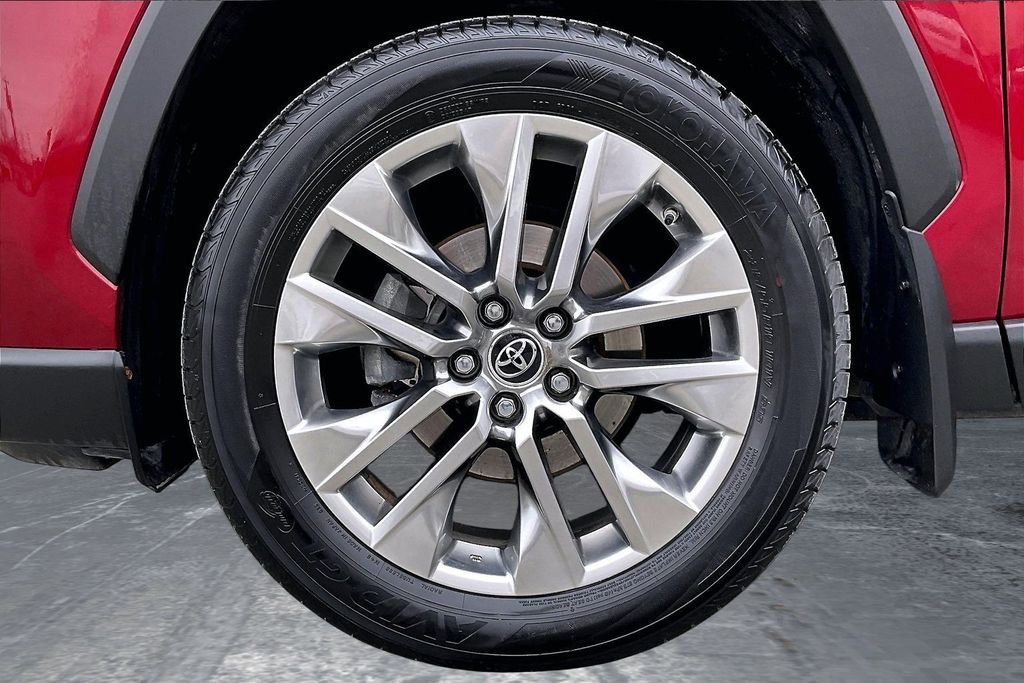 Used 2019 Toyota RAV4 Limited w/ Advanced Technology Package AWD/4WD image 33