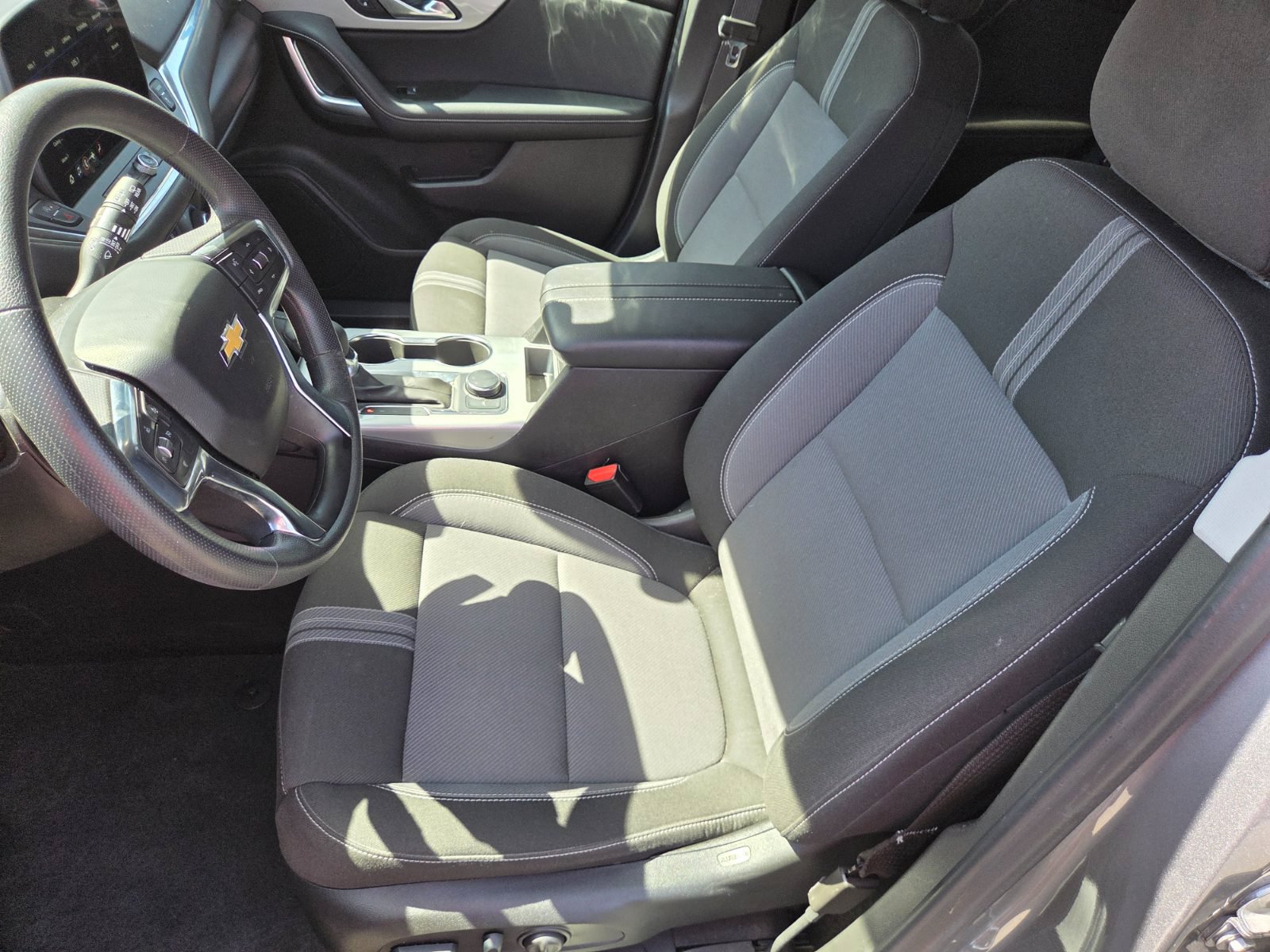 Used 2025 Chevrolet Blazer LT FWD image 6