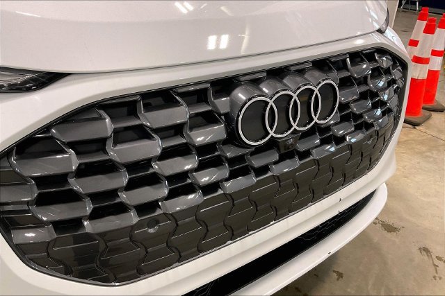 Used 2025 Audi Q5 Premium Plus w/ Premium Plus AWD/4WD image 30