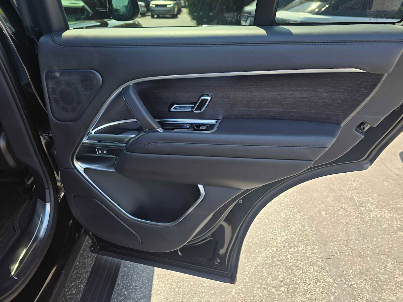 New 2025 Land Rover Range Rover SE image 13