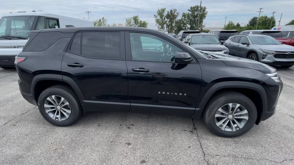 New 2026 Chevrolet Equinox LT w/ Convenience Package II FWD image 3