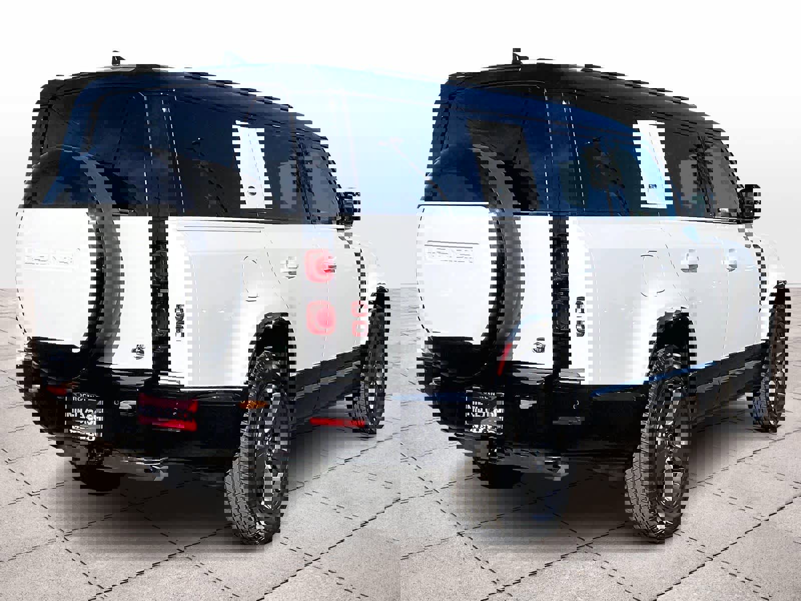 Used 2023 Land Rover Defender 130 X-Dynamic SE image 15