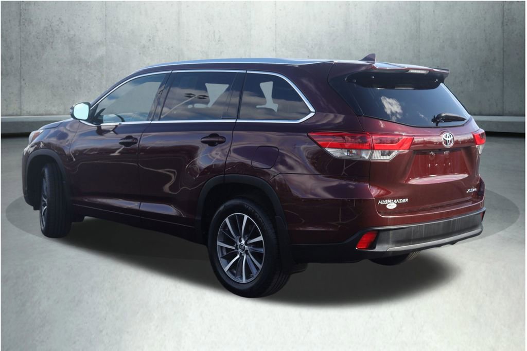 Used 2018 Toyota Highlander XLE image 19