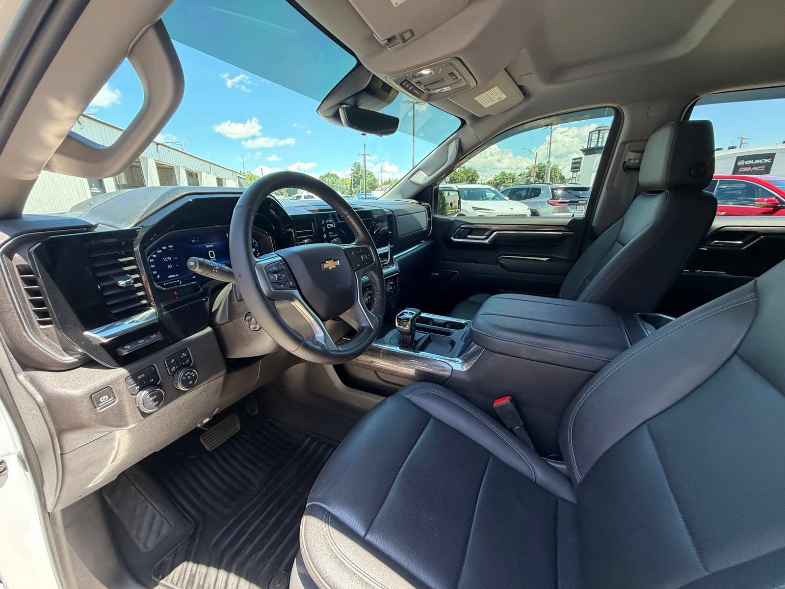 Used 2023 Chevrolet Silverado 1500 LTZ w/ Technology Package AWD/4WD image 18