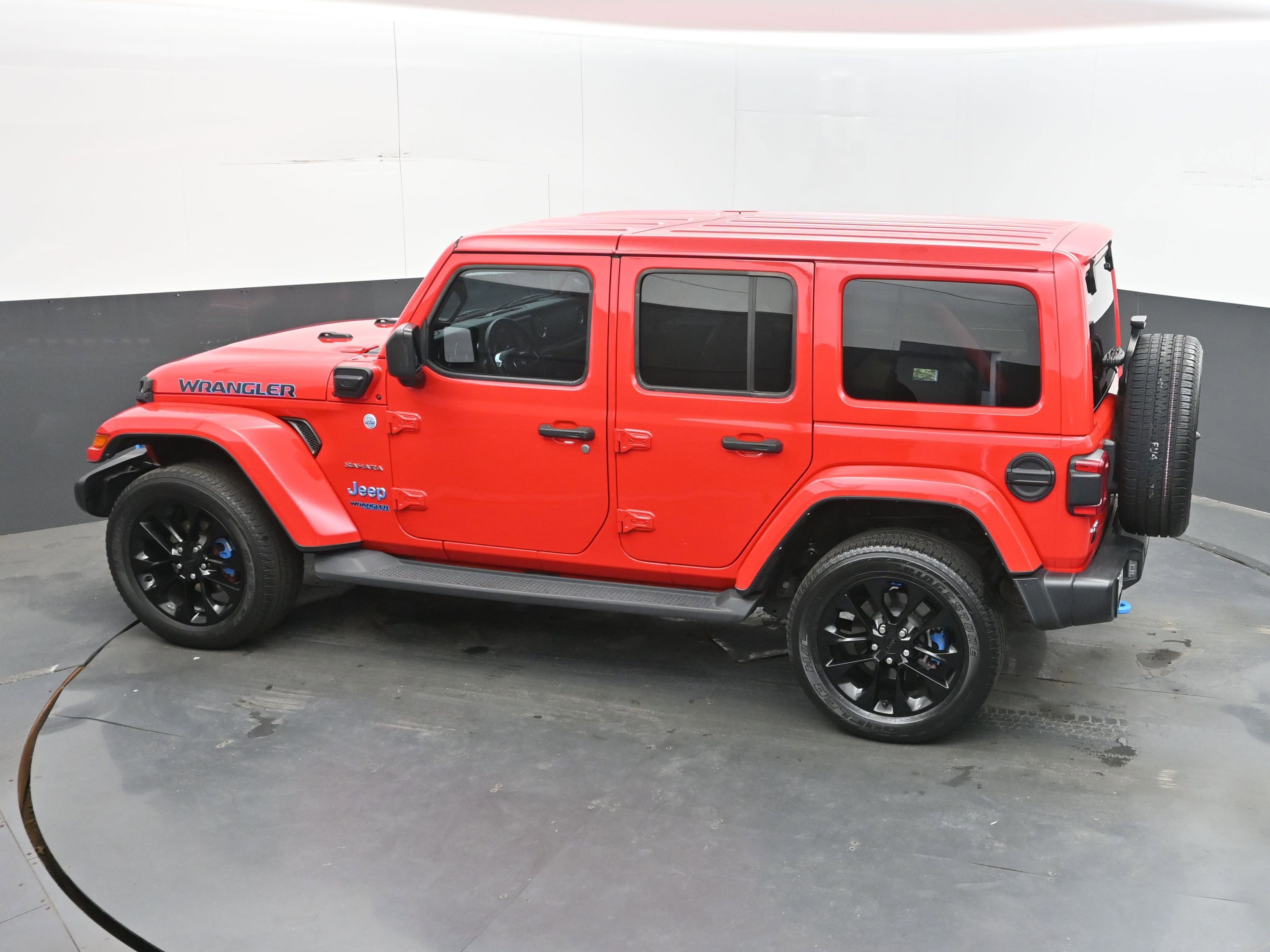 Used 2022 Jeep Wrangler Unlimited Sahara w/ Cold Weather Group AWD/4WD image 36