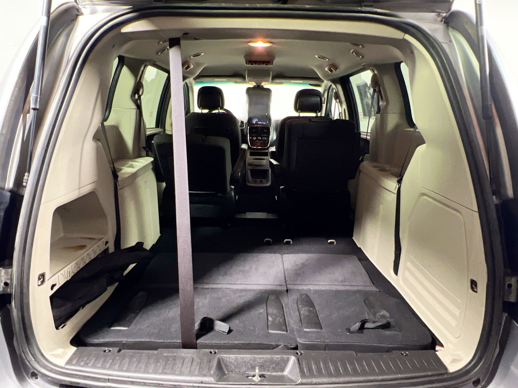 Used 2019 Dodge Grand Caravan SE FWD image 28