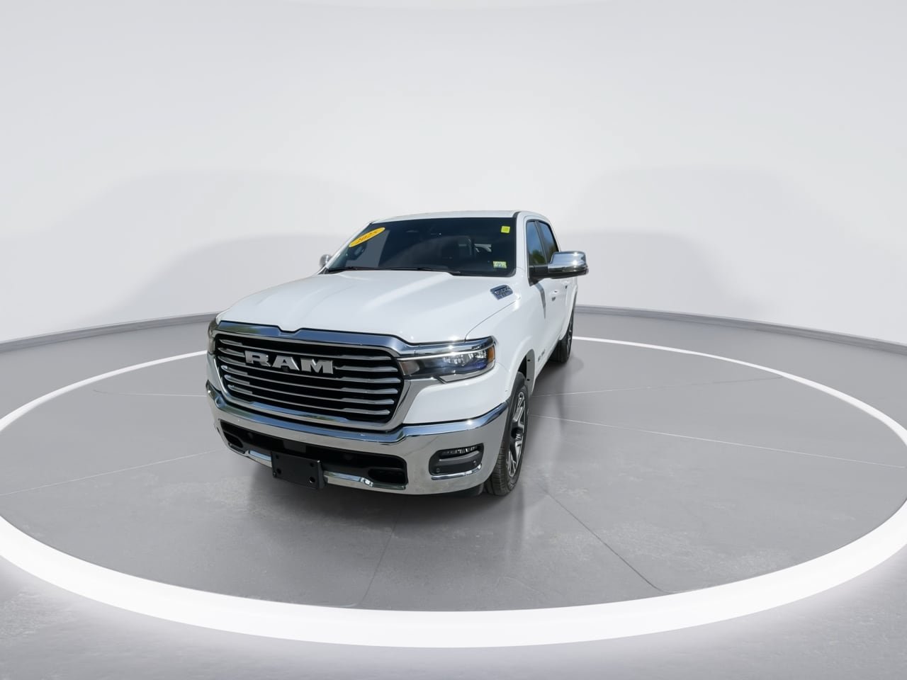 Used 2025 RAM 1500 Laramie AWD/4WD image 6