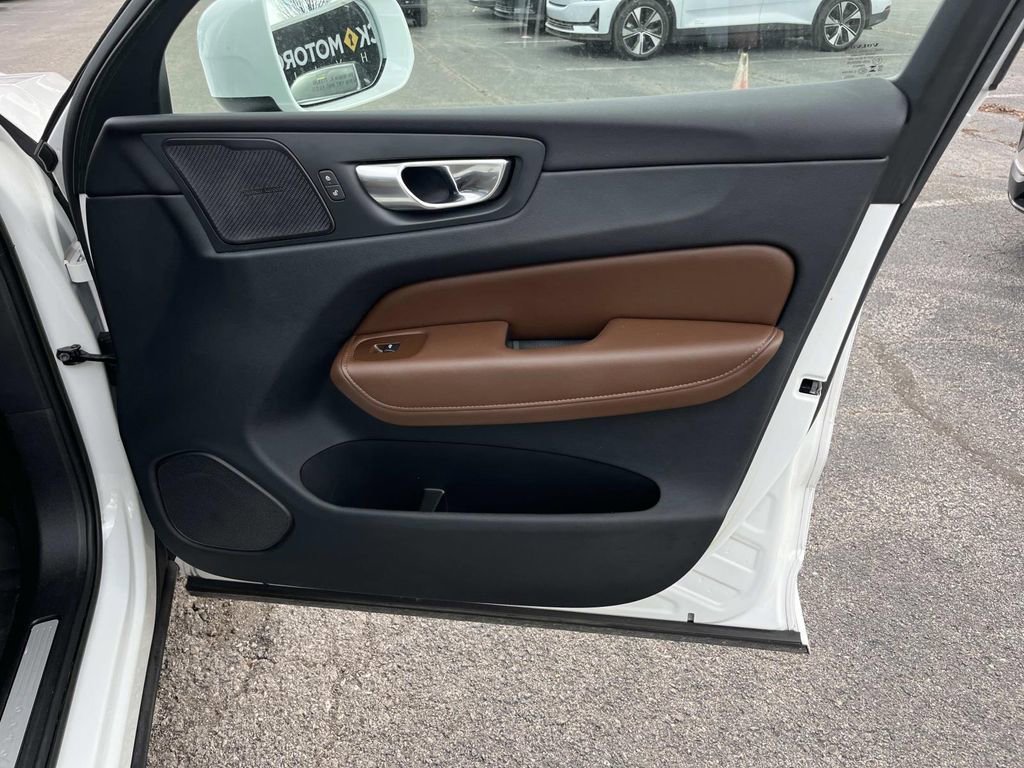 Used 2023 Volvo XC60 B5 Plus w/ Protection Package Premier image 22