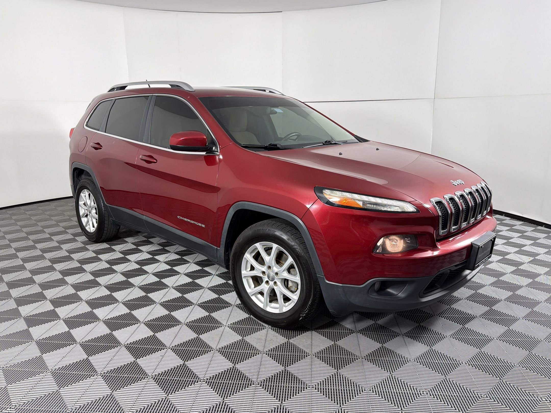 Used 2016 Jeep Cherokee Latitude w/ Comfort/Convenience Group AWD/4WD image 7