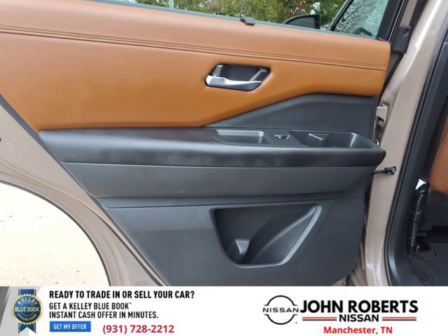 Used 2024 Nissan Pathfinder Platinum w/ Cargo Package image 12