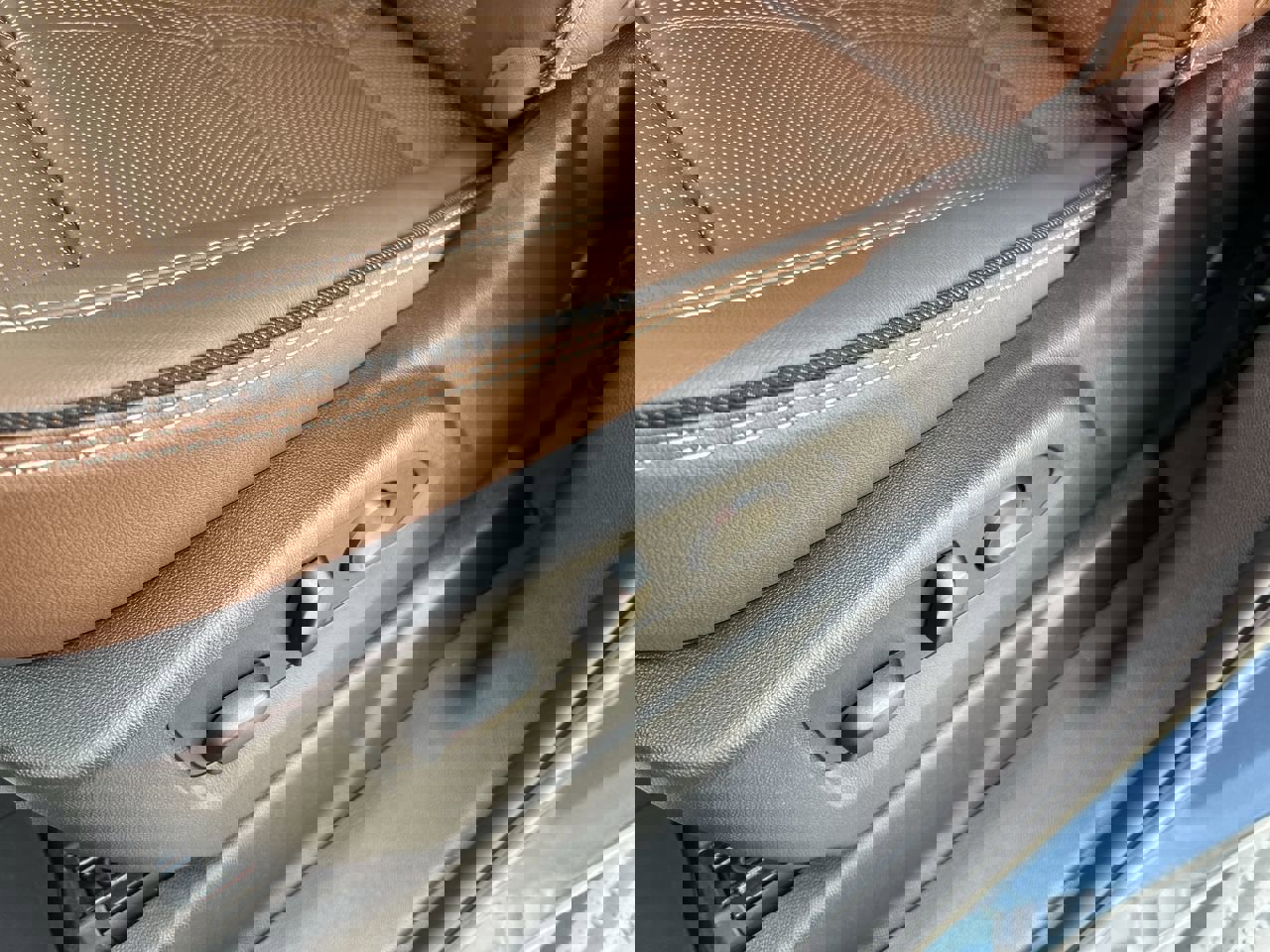 New 2025 Chevrolet Suburban High Country image 24