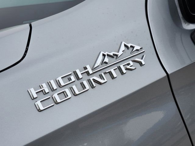 Used 2024 Chevrolet Suburban High Country w/ Premium Package image 9