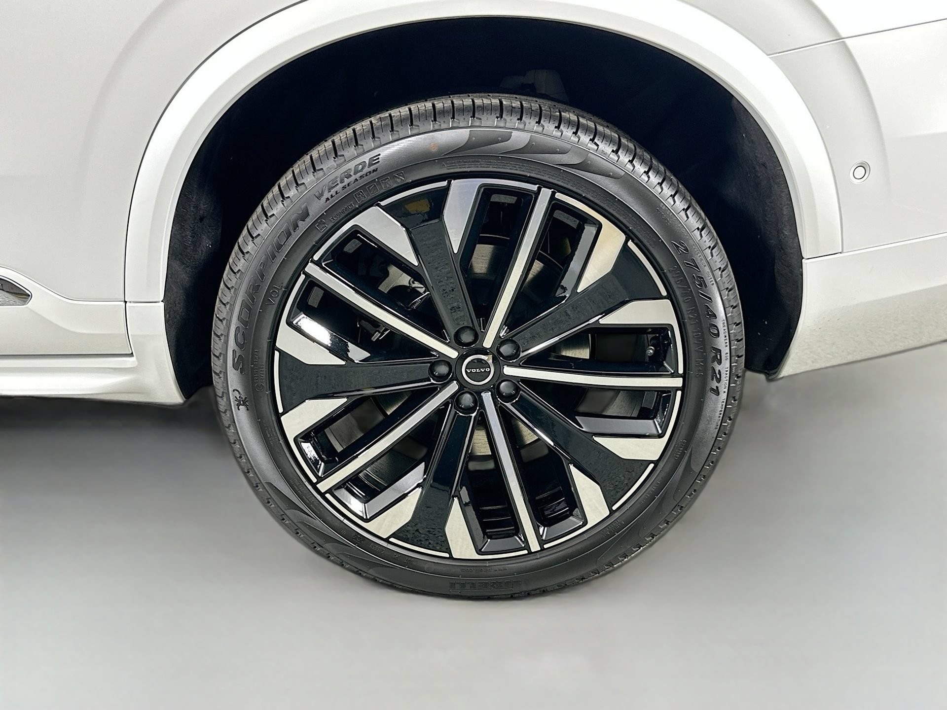 New 2026 Volvo XC90 B5 Plus w/ Protection Package Premier AWD/4WD image 33