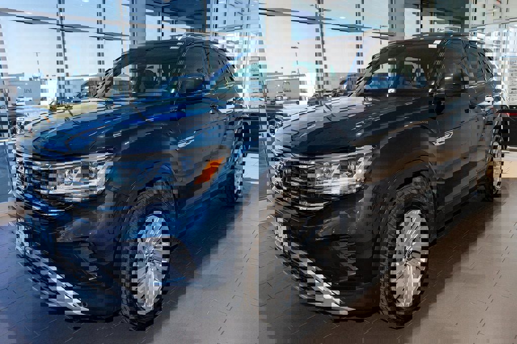 Used 2023 Volkswagen Atlas Cross Sport SE image 3