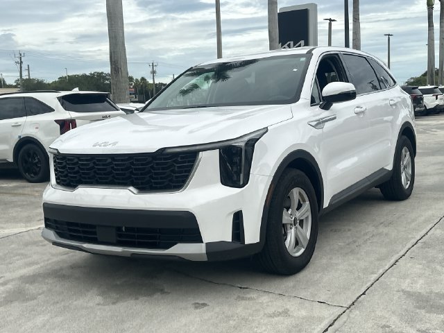 Certified 2025 Kia Sorento LX FWD image 2