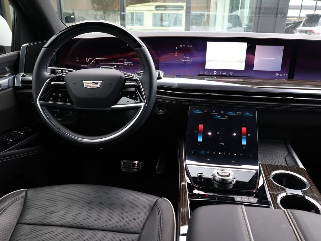 Used 2025 Cadillac Escalade ESV Premium Luxury w/ LPO, Floor Liner Package AWD/4WD image 28