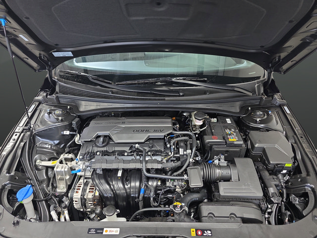 Certified 2025 Hyundai Elantra Sport FWD image 33