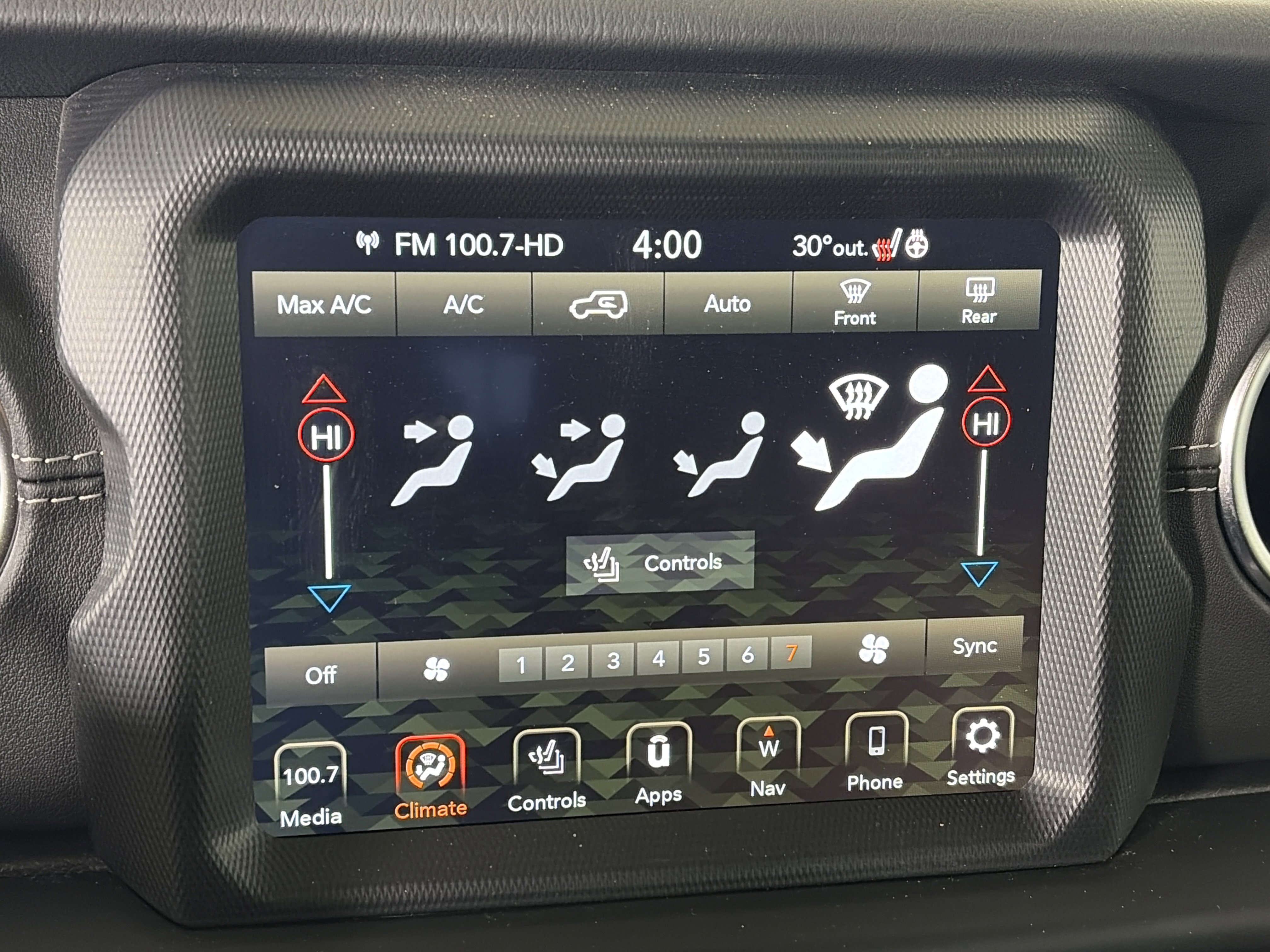 Used 2023 Jeep Wrangler Sahara w/ Cold Weather Group image 19