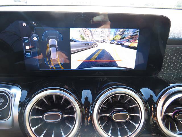 Used 2025 Mercedes-Benz GLB 250 4MATIC image 18