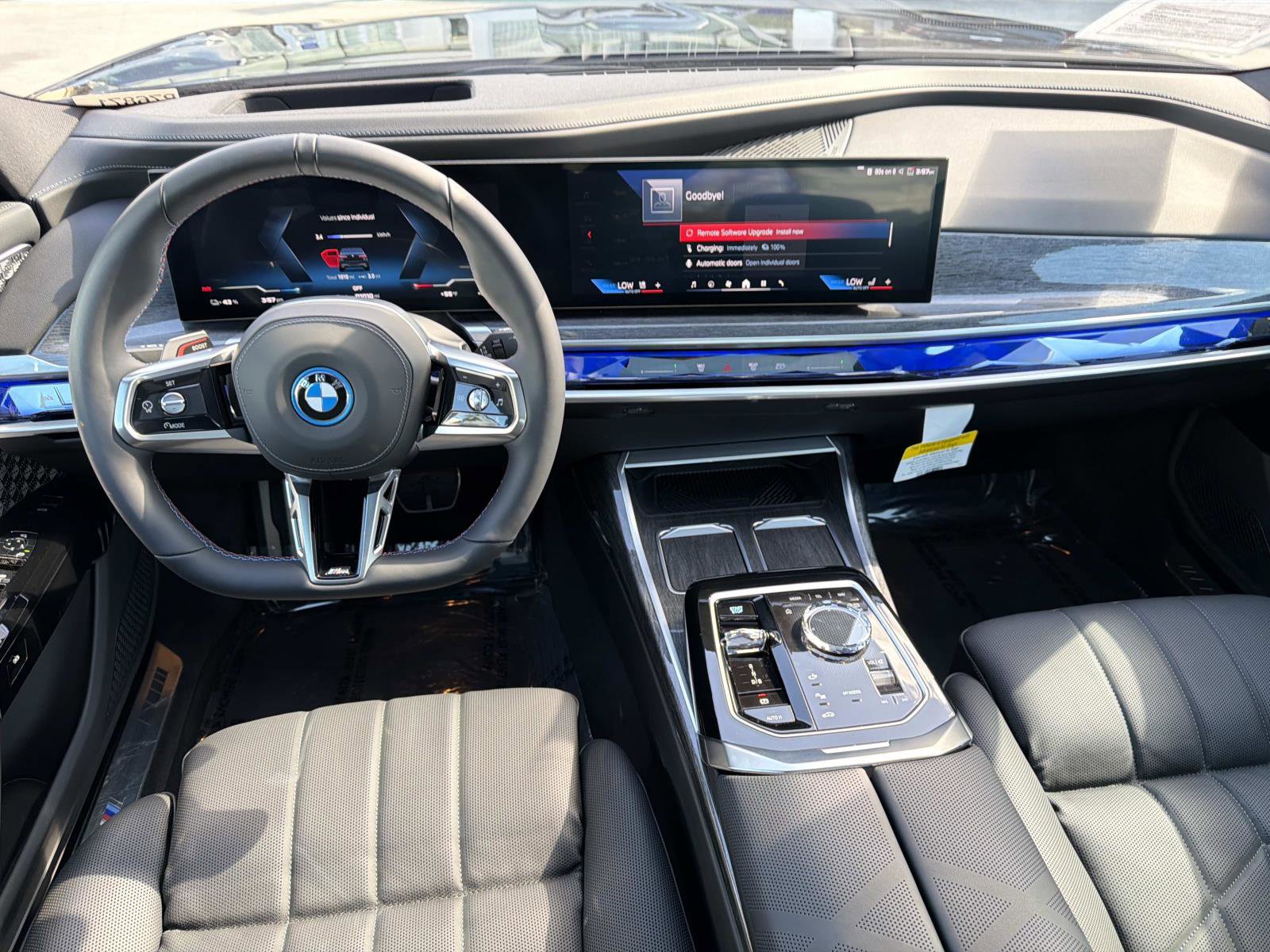 Used 2025 BMW i7 M70 w/ Executive Package image 7