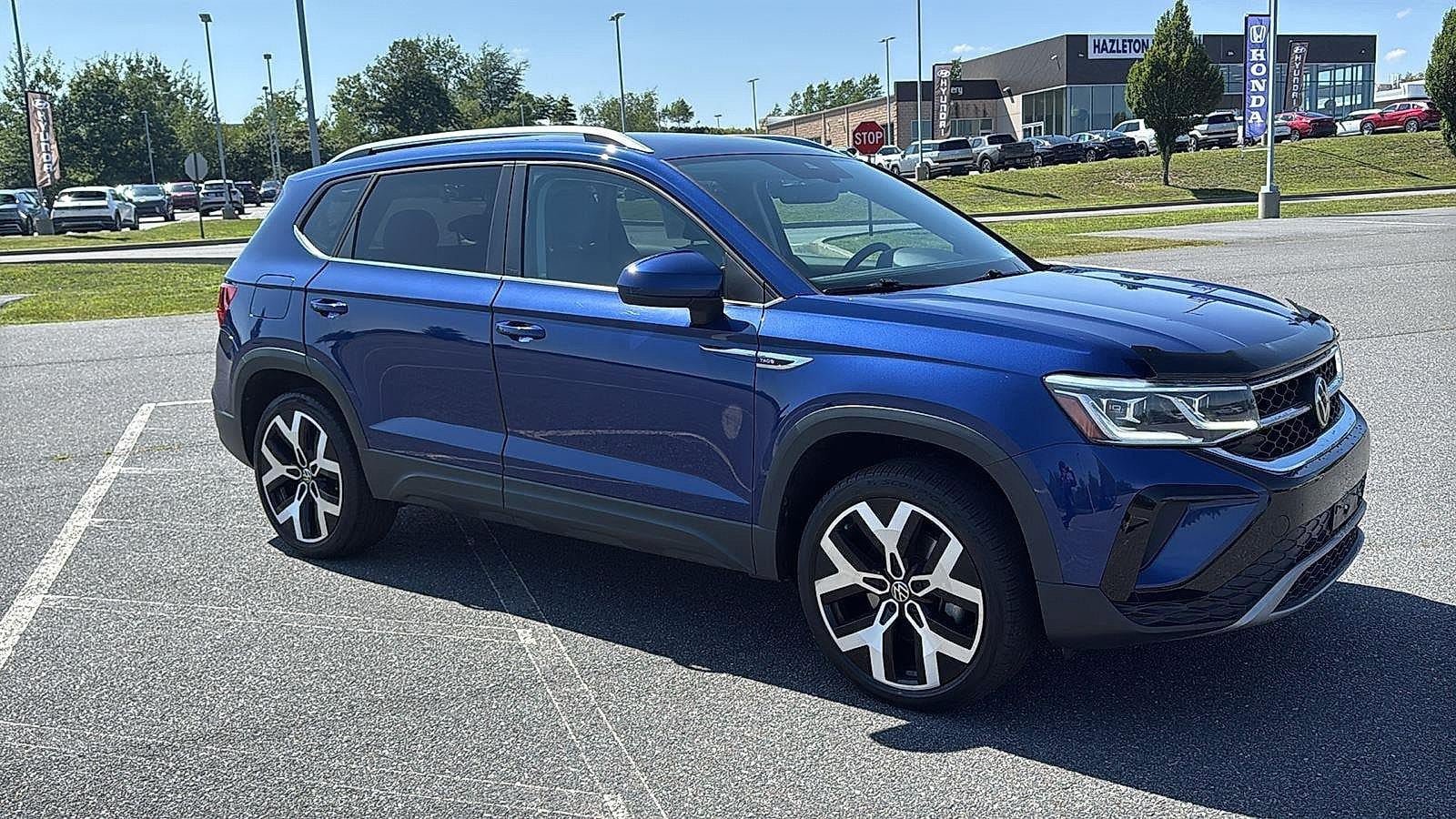 Used 2022 Volkswagen Taos SEL AWD/4WD image 2