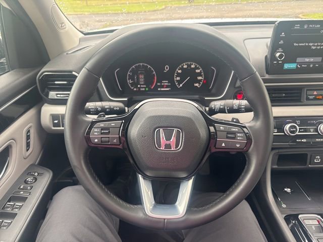 Used 2025 Honda Pilot Touring image 22