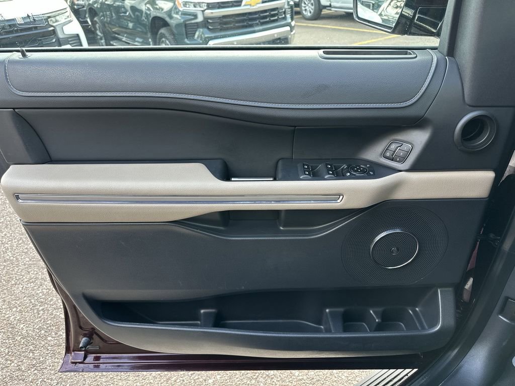 Used 2024 Ford Expedition Limited image 31