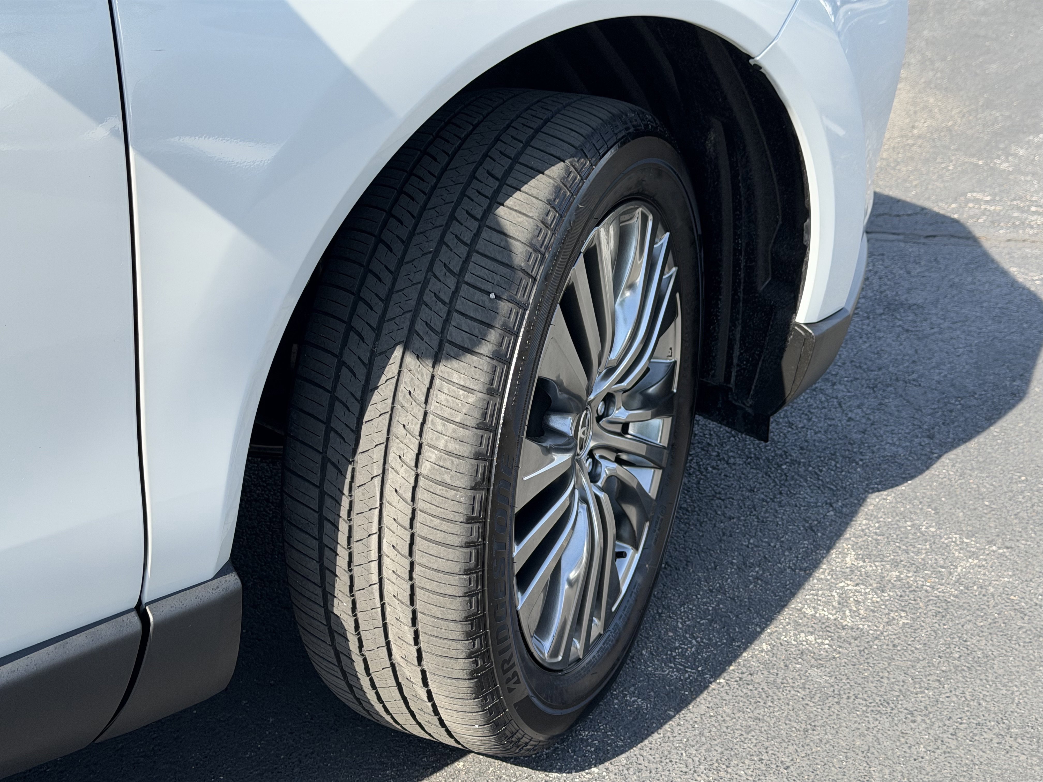 Used 2024 Toyota Venza Limited AWD/4WD image 11