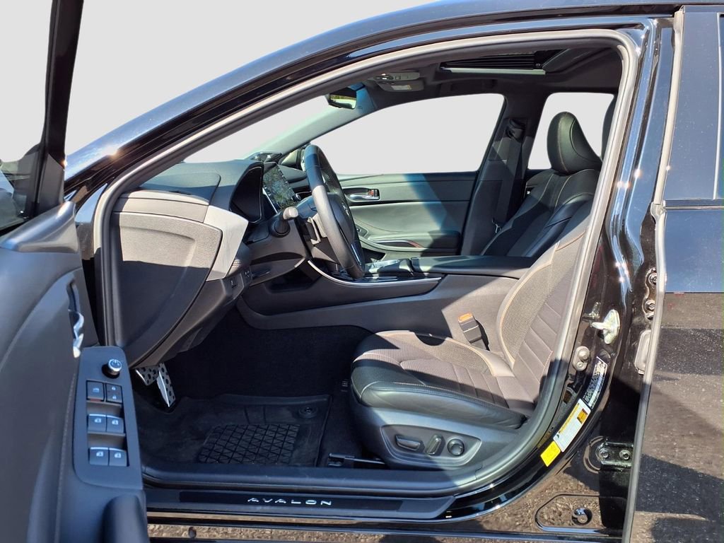 Used 2021 Toyota Avalon XSE image 31
