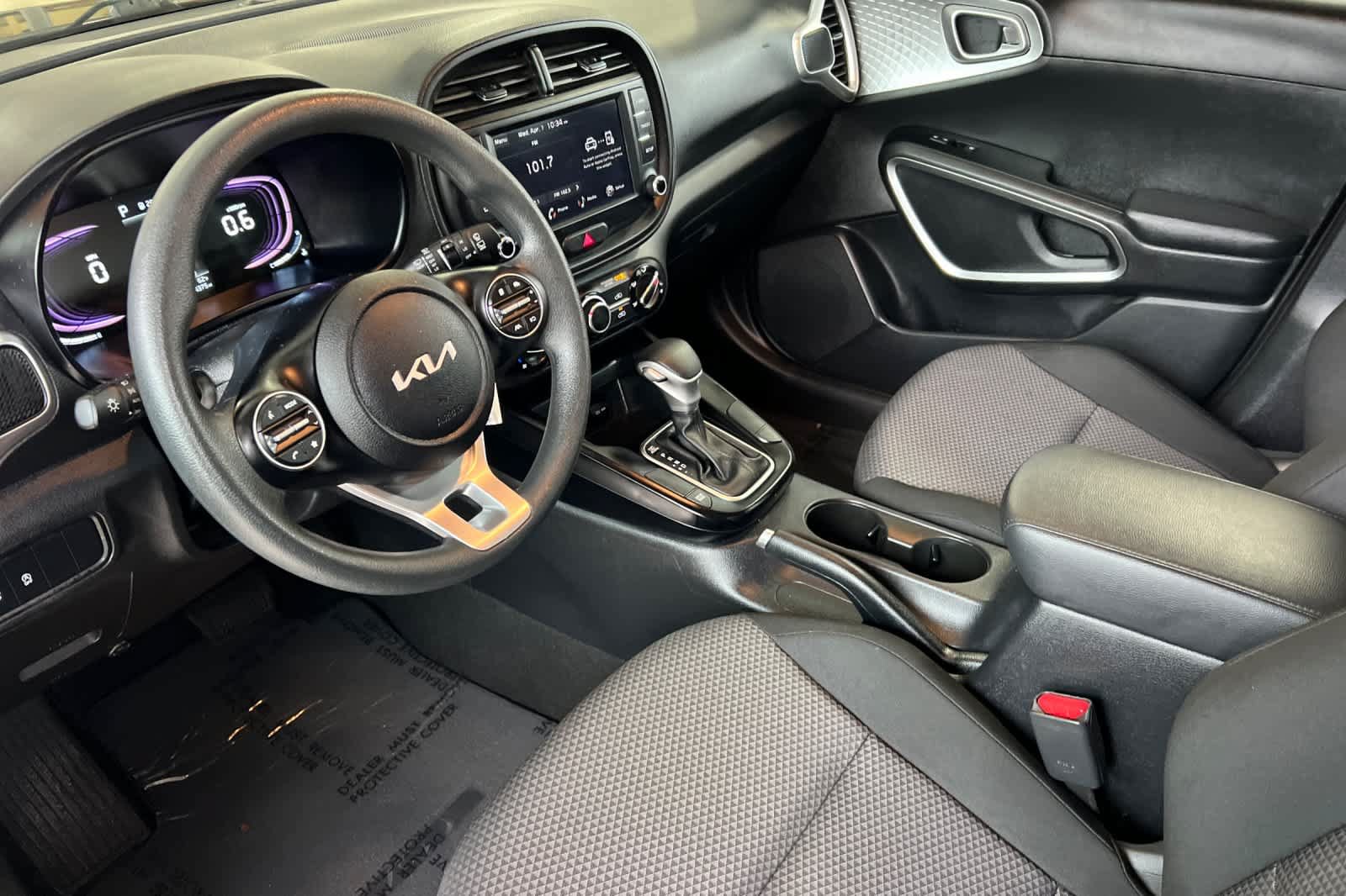 Used 2025 Kia Soul LX w/ LX Technology Package FWD image 11