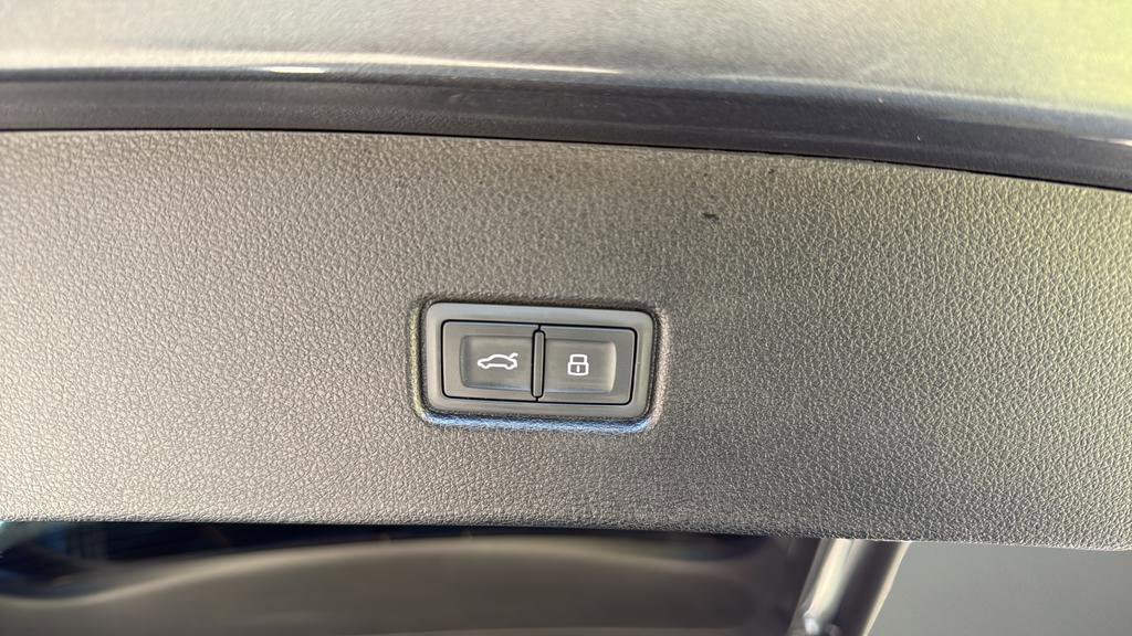 Used 2022 Audi Q5 2.0T Prestige w/ Prestige Package image 19