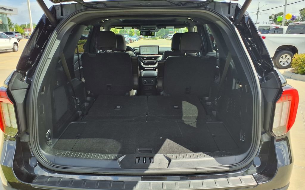Used 2025 Ford Explorer Platinum w/ LUX Leather Package image 11