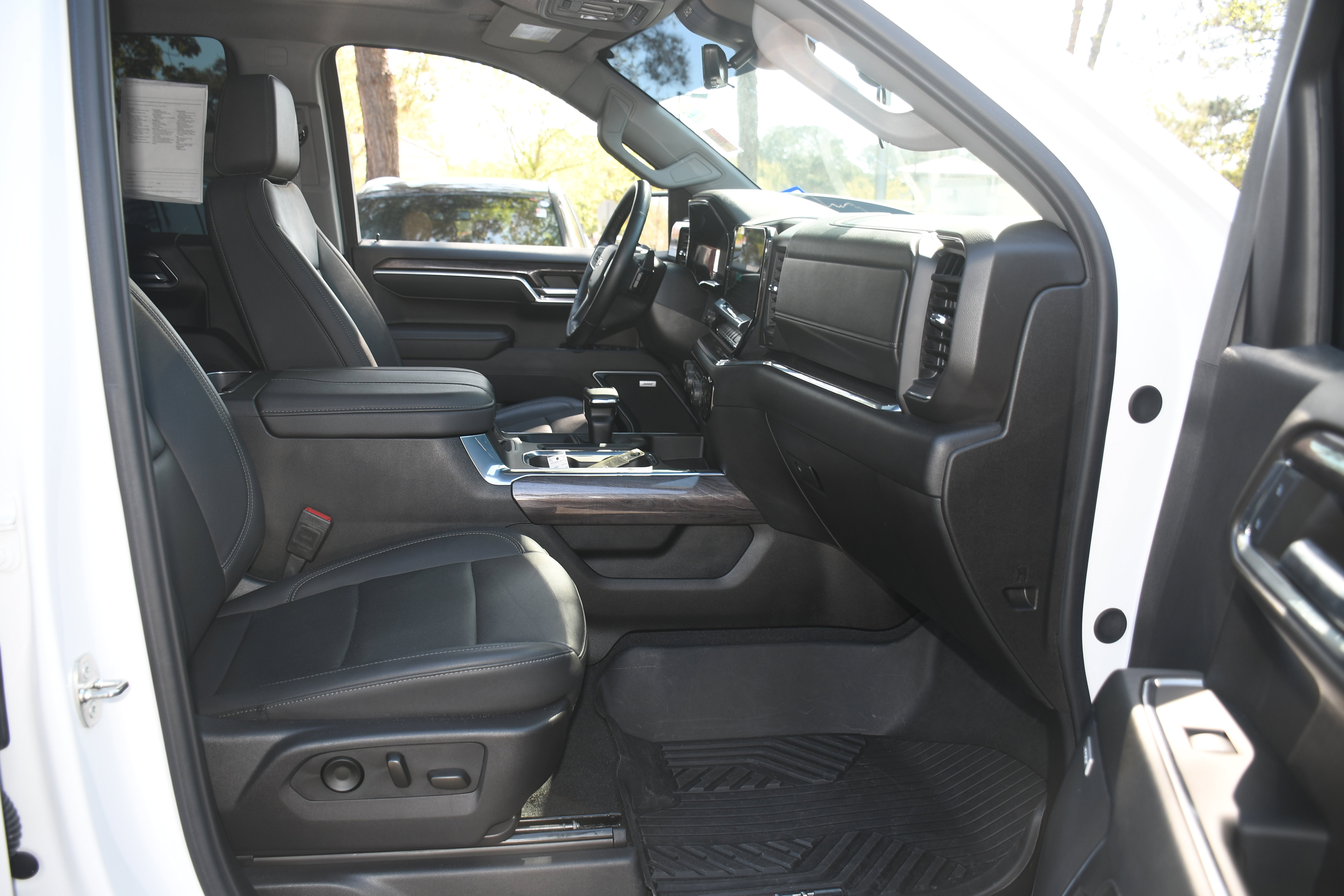 Used 2024 Chevrolet Silverado 1500 LTZ w/ LTZ Premium Texas Edition AWD/4WD image 27