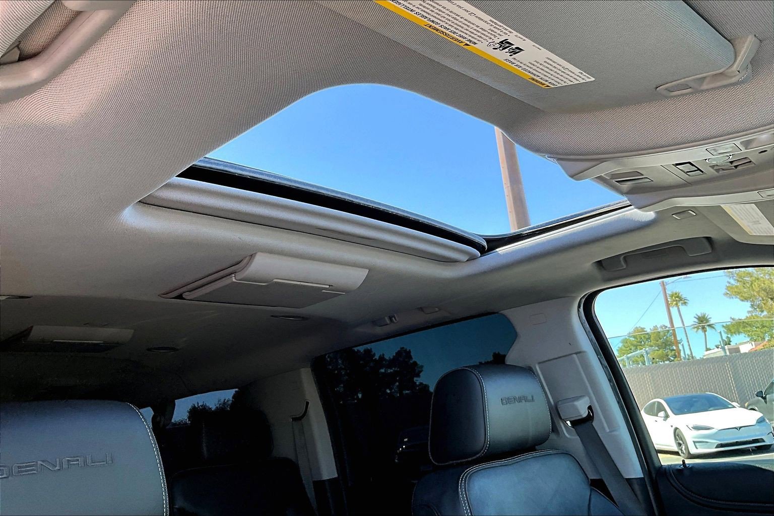 Used 2018 GMC Yukon XL Denali w/ Denali Ultimate Package image 12