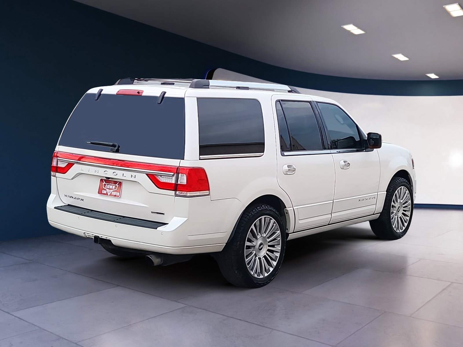 Used 2016 Lincoln Navigator Select image 5