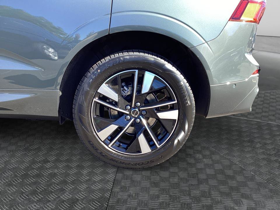 New 2027 Volvo XC60 B5 Plus AWD/4WD image 22