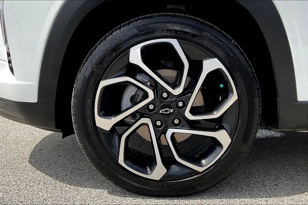 Used 2025 Chevrolet Trax RS w/ Driver Confidence Package FWD image 30