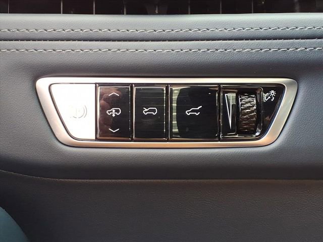 Certified 2025 Cadillac Escalade IQ Luxury 2 w/ LPO, Premium Carpet Package AWD/4WD image 25