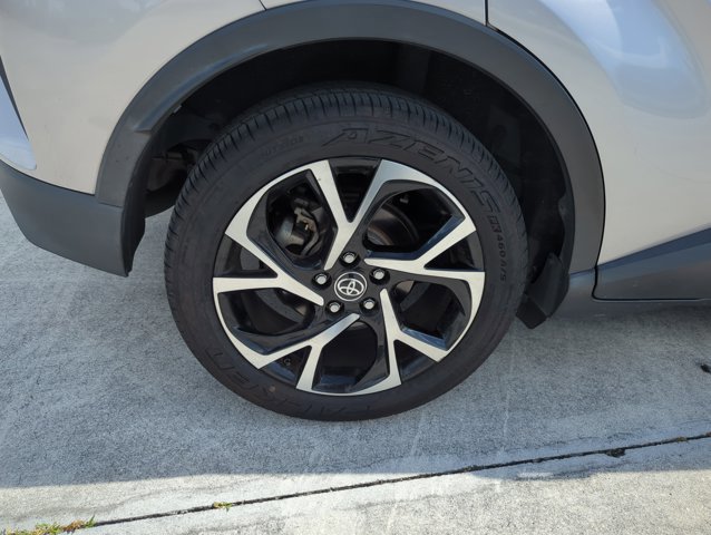 Used 2020 Toyota C-HR XLE FWD image 28