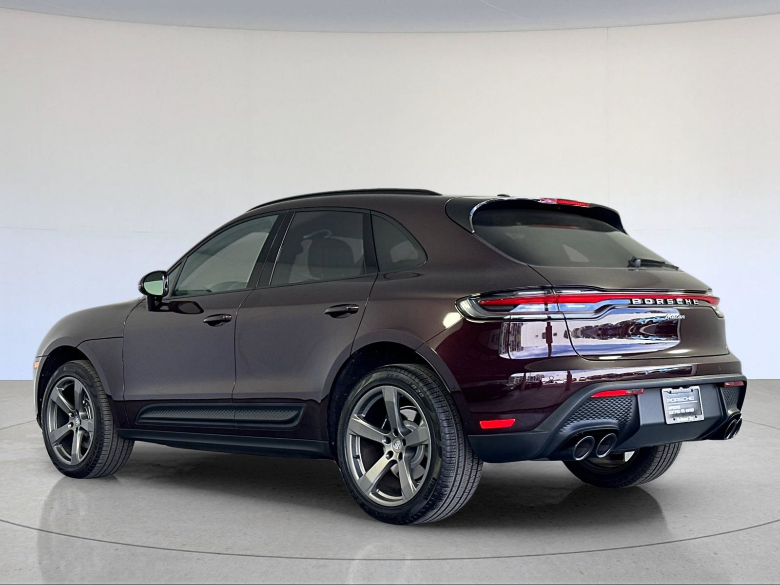 Certified 2026 Porsche Macan AWD/4WD image 3