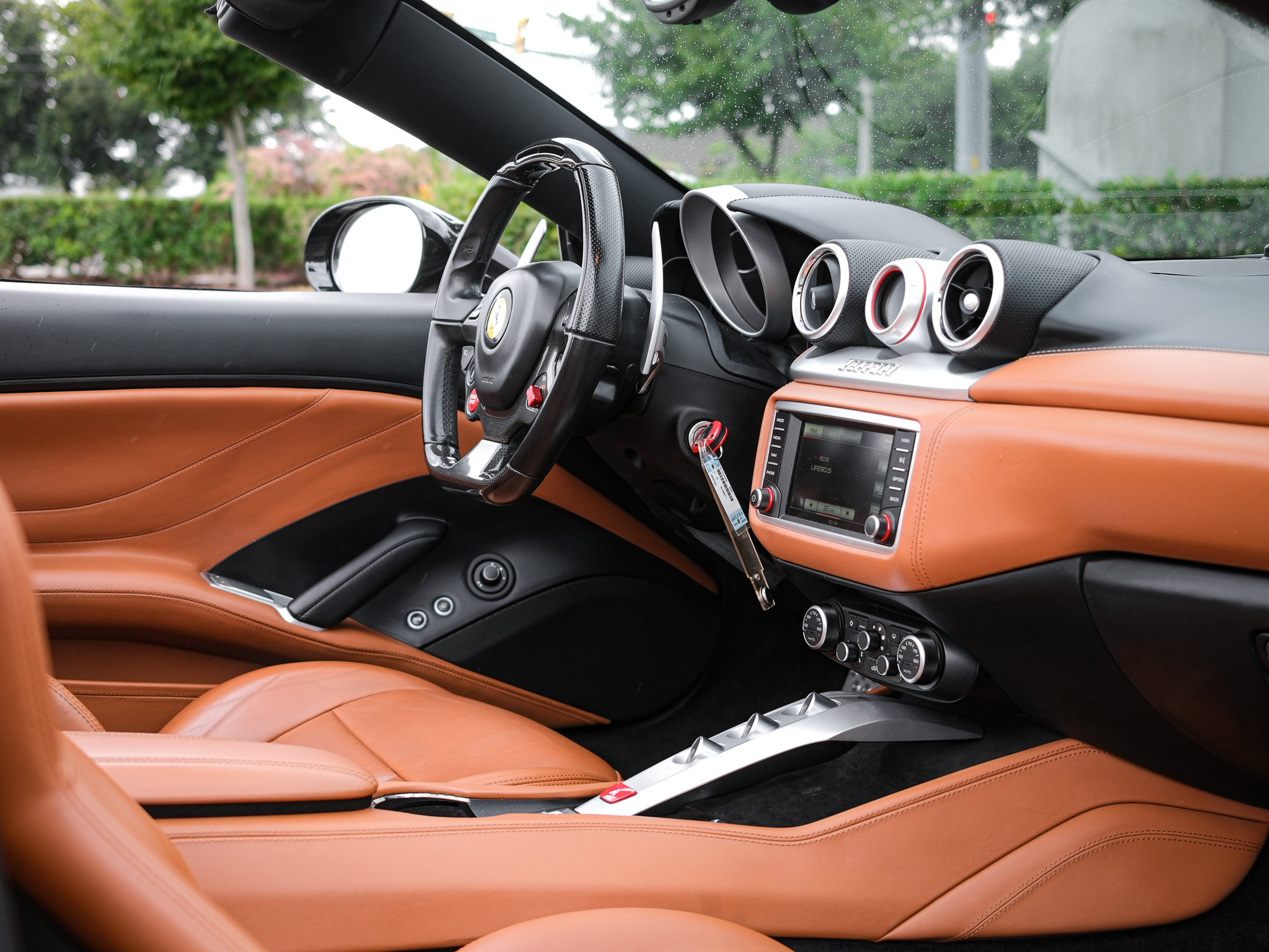 Used 2017 Ferrari California T RWD image 38