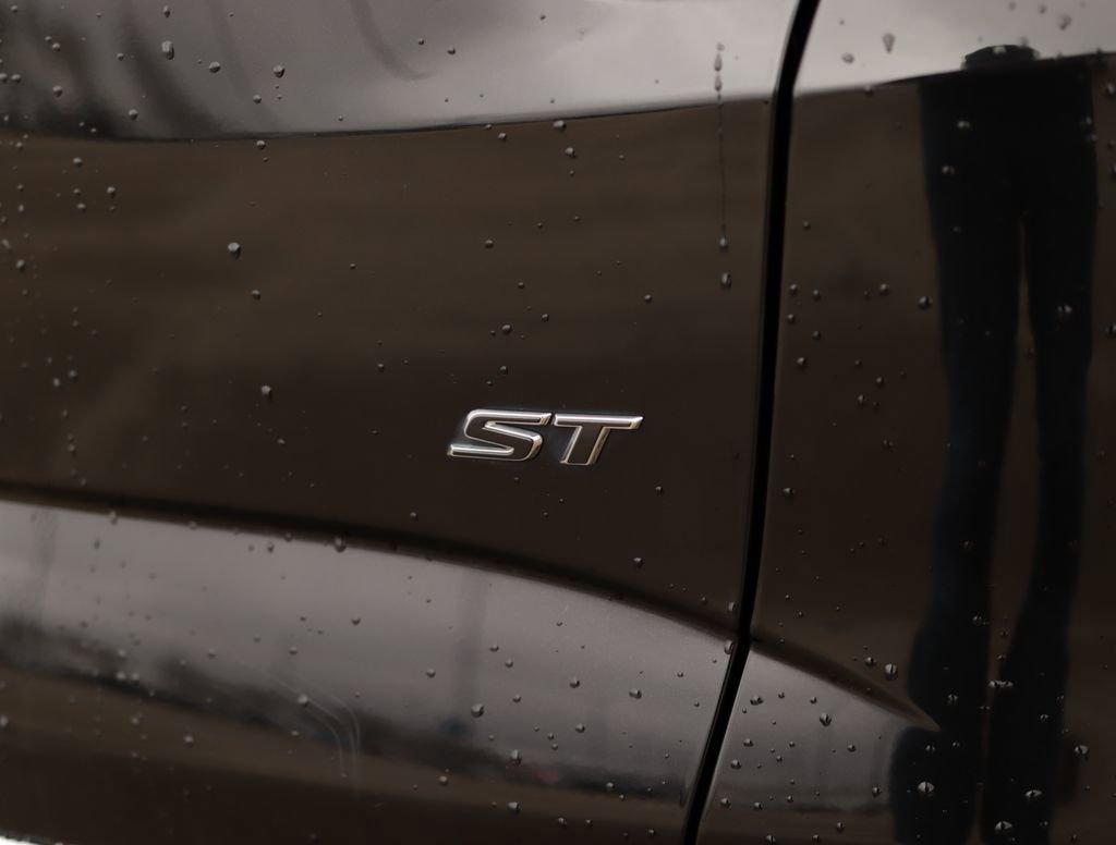 Used 2023 Buick Enclave Essence w/ Sport Touring Edition image 37