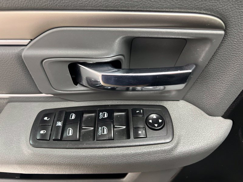 Used 2018 RAM 1500 Classic SLT AWD/4WD image 17