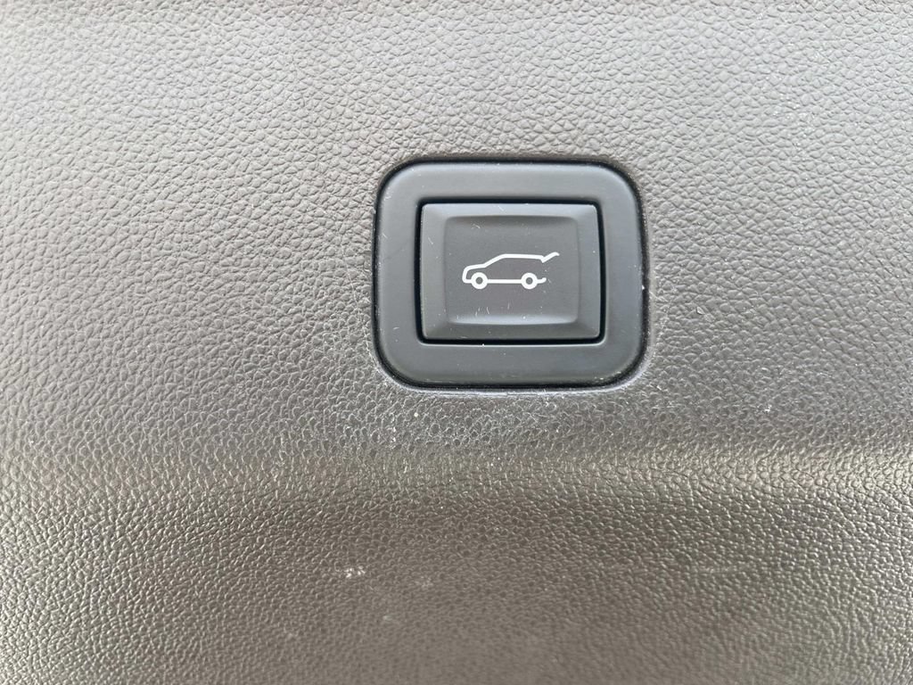 Used 2024 Chevrolet Tahoe LT RWD image 9