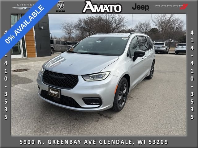New 2026 Chrysler Pacifica Limited w/ S Appearance Package FWD image 1