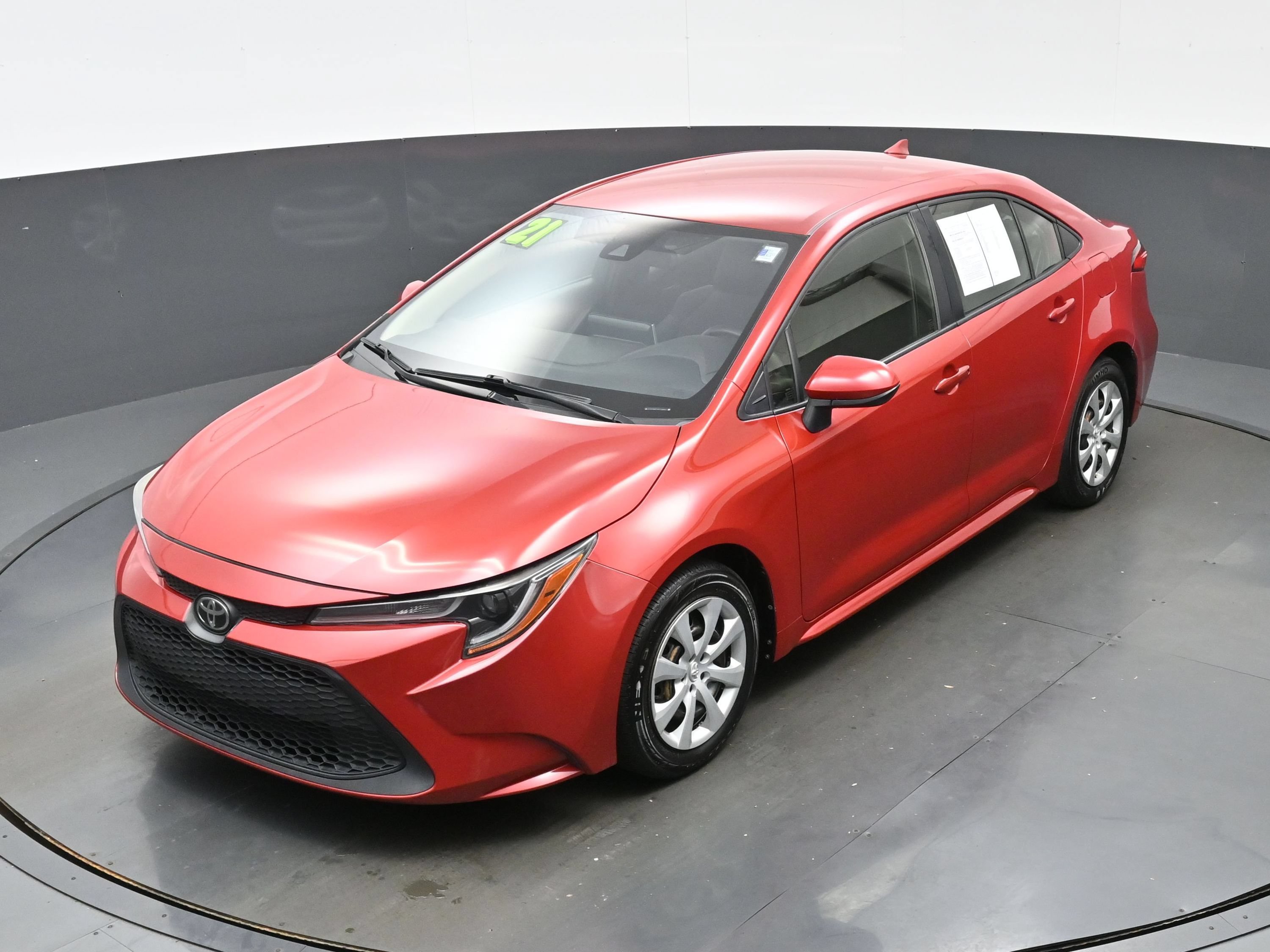 Used 2021 Toyota Corolla LE FWD image 31