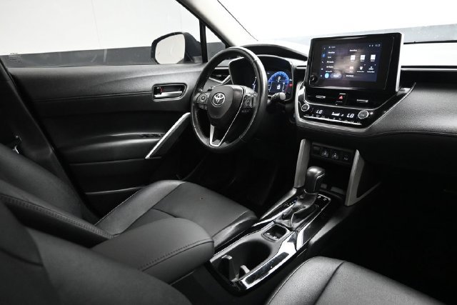 Used 2024 Toyota Corolla Cross XLE w/ Convenience Package AWD/4WD image 12
