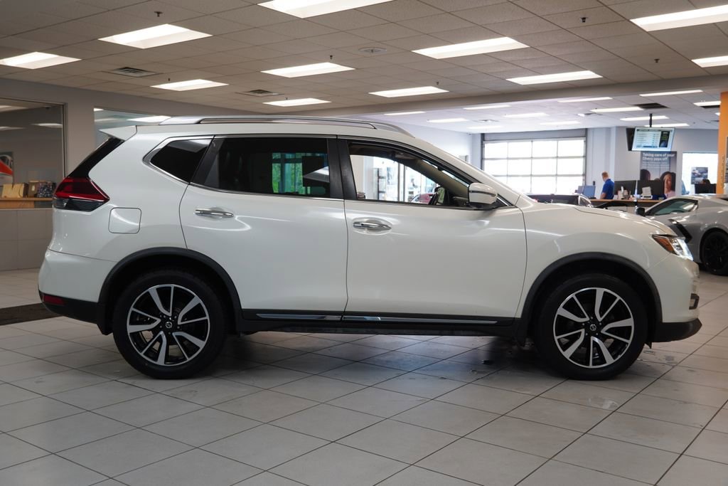 Used 2018 Nissan Rogue SL w/ Premium Package AWD/4WD image 16