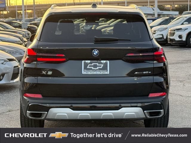 Used 2024 BMW X5 xDrive50e w/ Parking Assistance Package AWD/4WD image 7