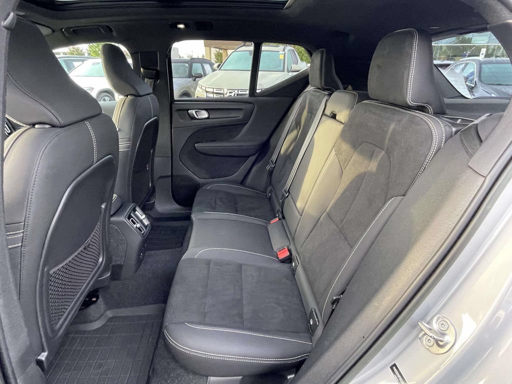 Used 2023 Volvo XC40 Recharge Ultimate w/ Protection Package Premier AWD/4WD image 3
